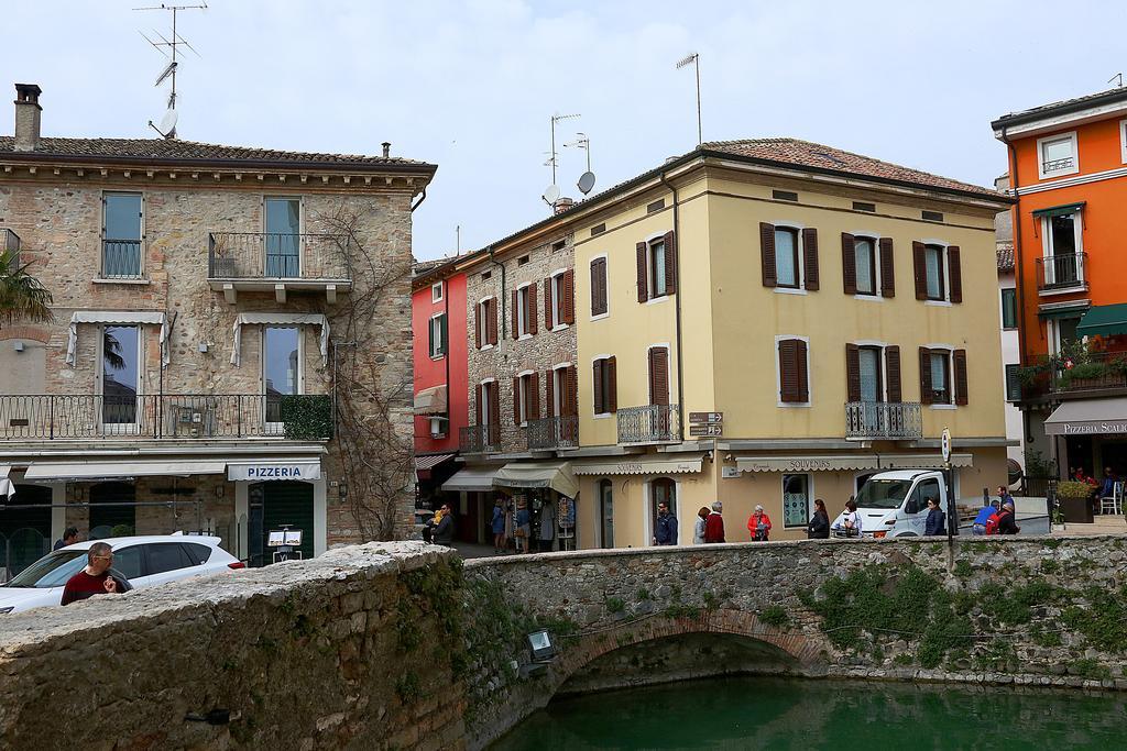 Aurora Sirmione Appartamenti Buitenkant foto
